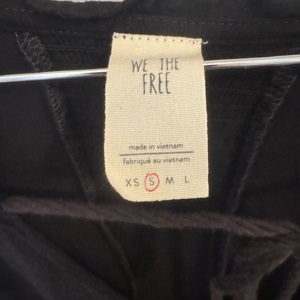 We The Free black flowy Tee - Picture 3 of 5